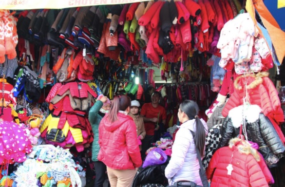 Nguôn hàng quần áo trẻ em tại chợ đầu mối